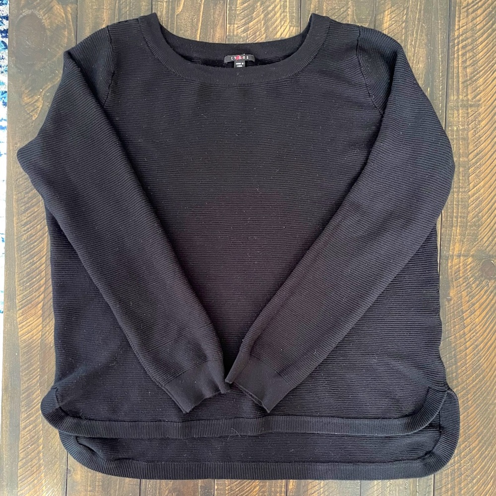 Sale! 🌻 2/25! Black hi-low hem sweater XXL